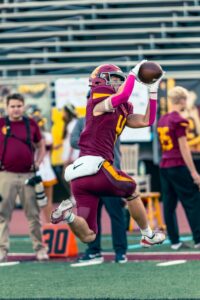 football wide receiver jumping catch